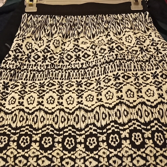 Long Slim Skirt. P/S. Black And White. - Picture 5 of 7